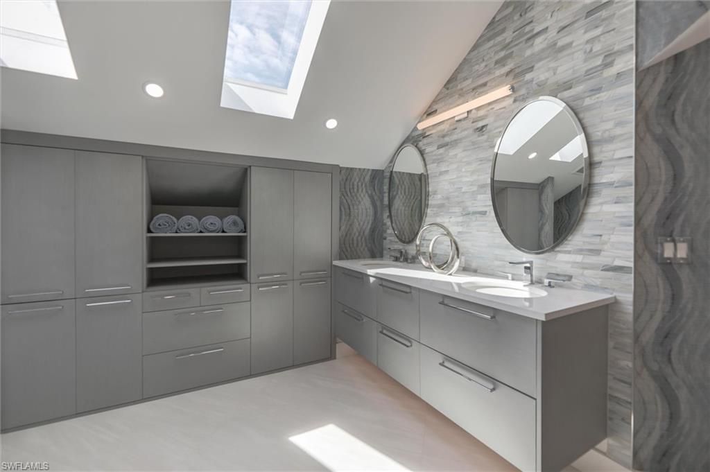 Bathroom, Dual Sink Vanities, Interior, Recessed Lighting