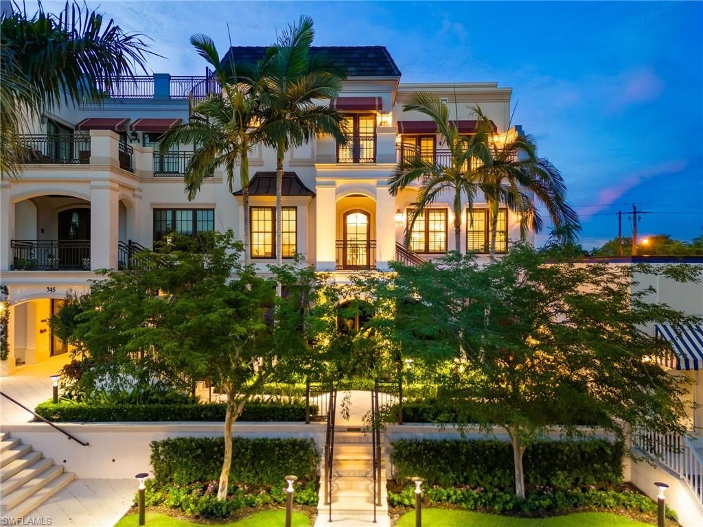 Exterior, Facade, French Provincial