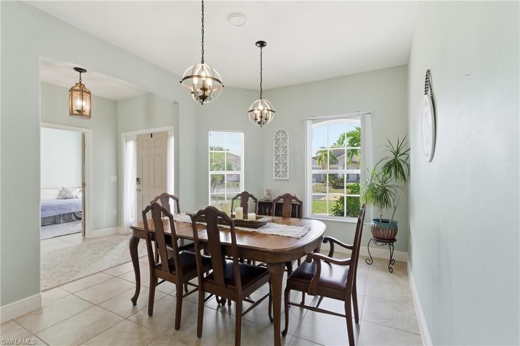 Bedroom, Dining room, Interior, Pendant Lights