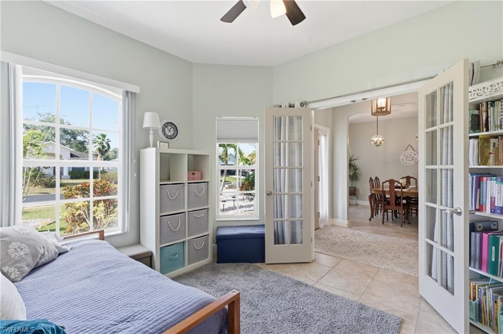 Bedroom, Dining room, Interior, Pendant Lights