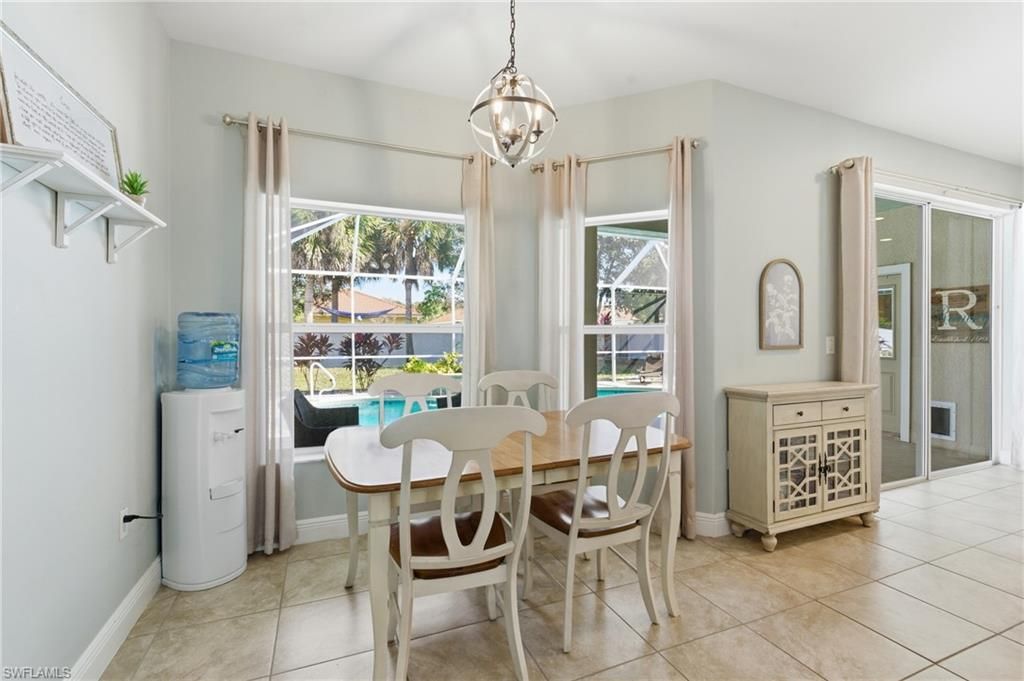 Chandelier, Dining room, Interior, Pendant Lights