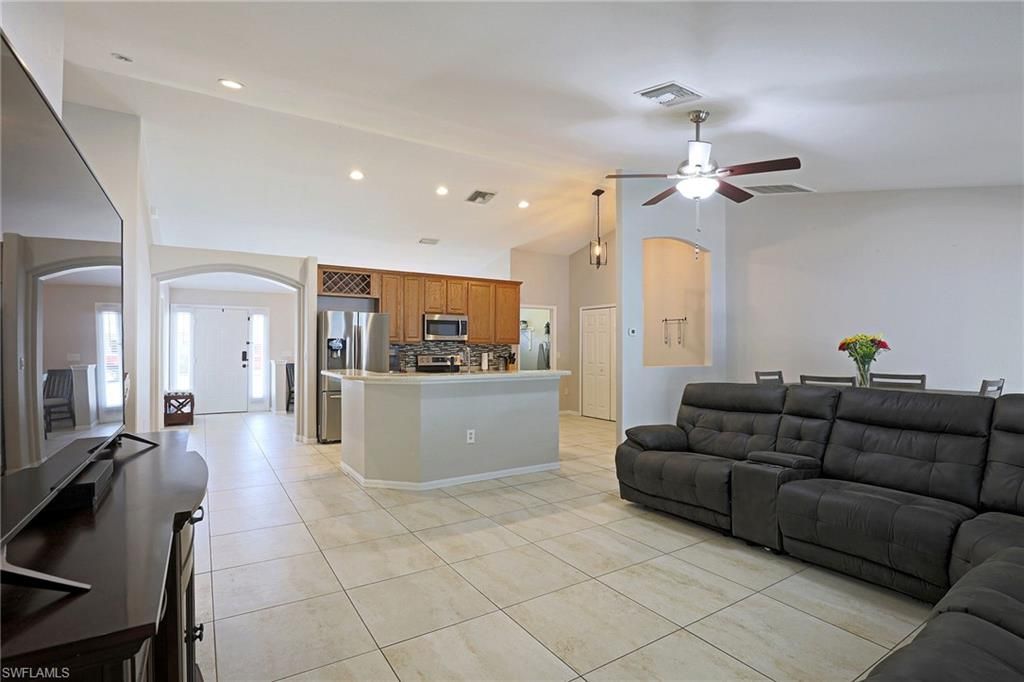 Interior, Kitchen, Living room, Pendant Lights, Recessed Lighting, Stainless Steel Appliances
