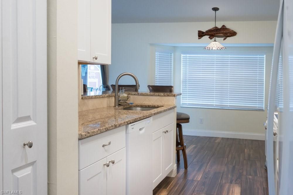 Interior, Kitchen, Pendant Lights, Wood Texture Flooring