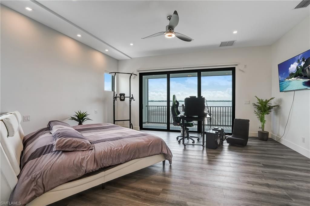 Bedroom, Home Office, Interior, Recessed Lighting, Water, Wood Texture Flooring