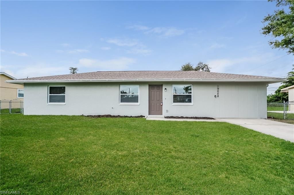 Backyard, Exterior, Facade, Ranch