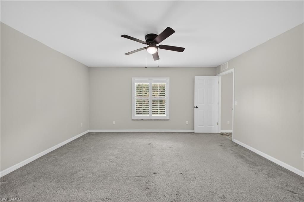 Empty room, Interior