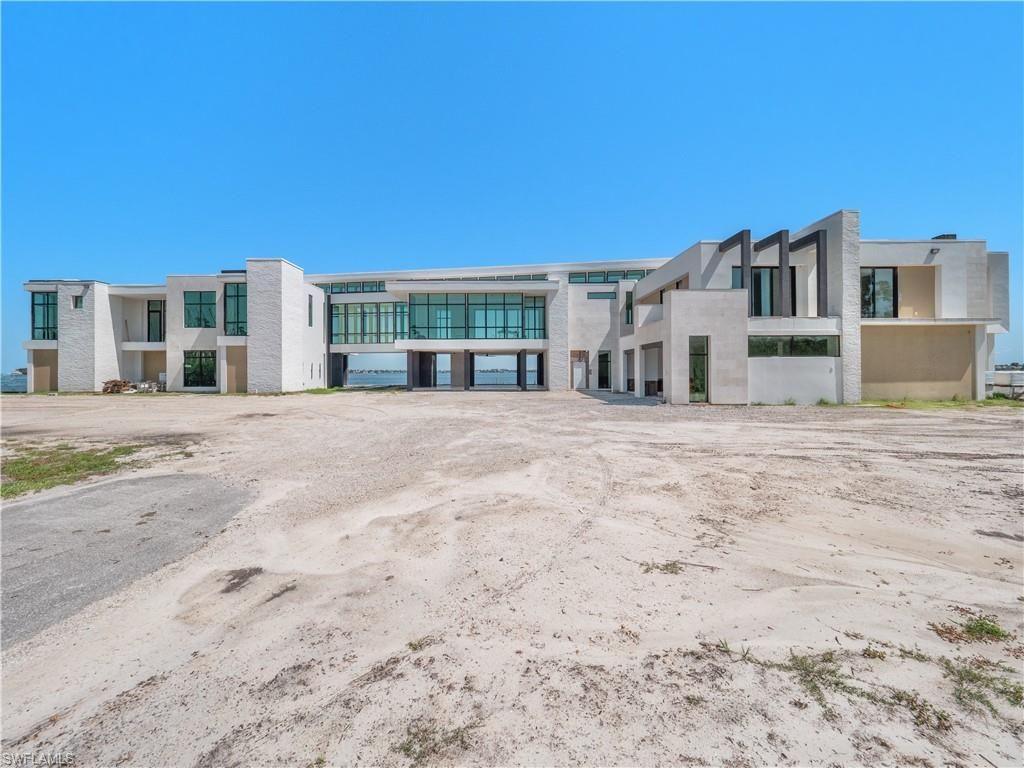 Backyard, Exterior, Facade, Modern