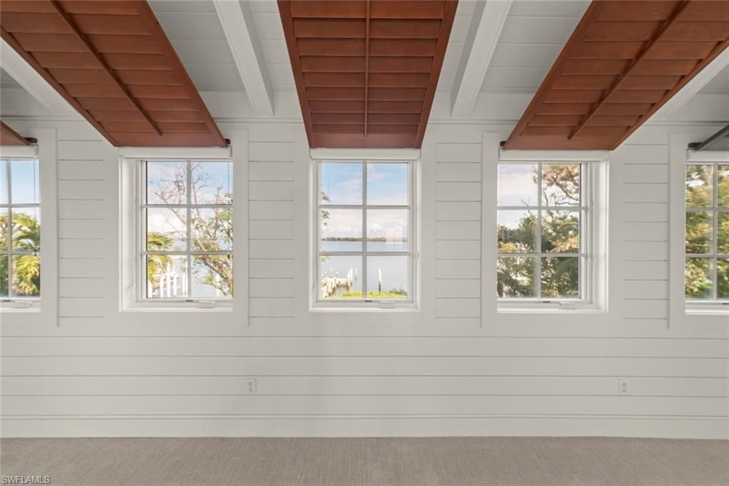 Empty room, Interior, Wooden Ceilings