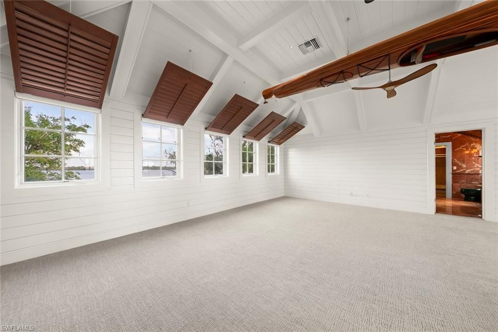 Empty room, Interior, Wooden Beams