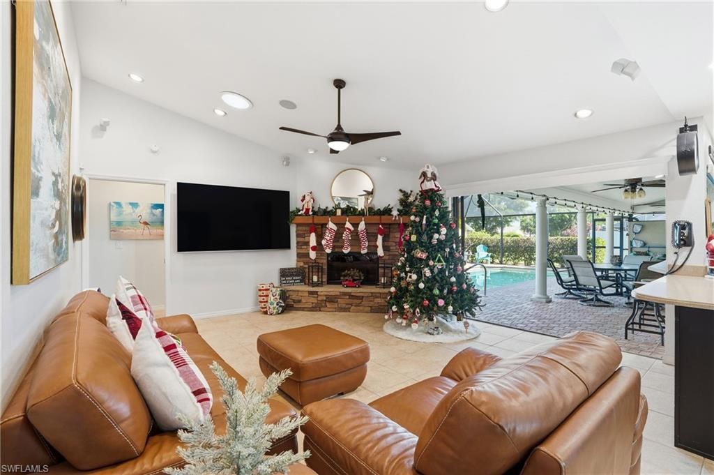 Dining room, Interior, Living room, Recessed Lighting