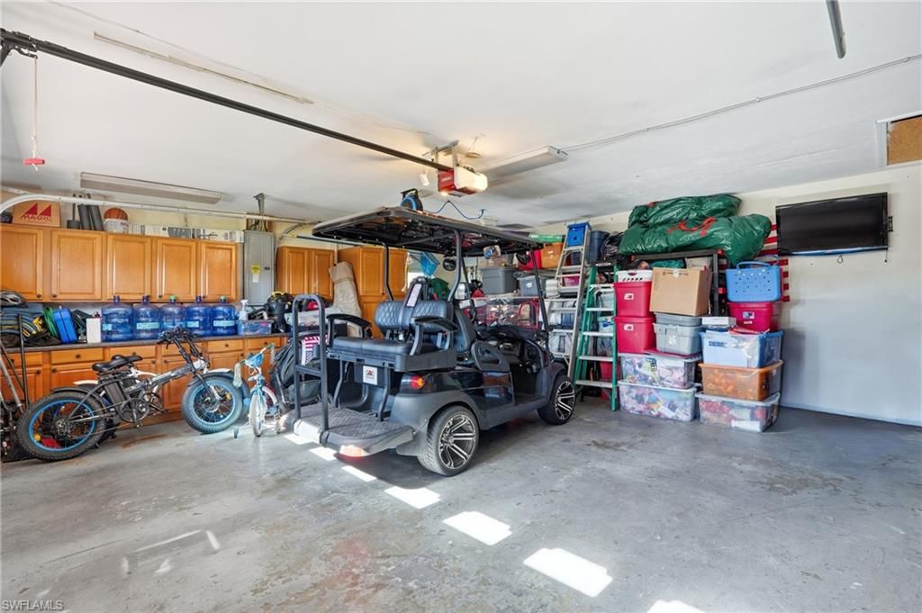 Garage, Interior