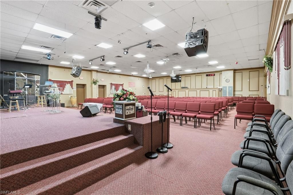 Fitness Equipment, Interior, Projection Screen, Recessed Lighting, Theatre Room