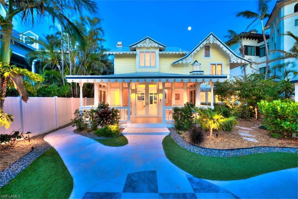 Exterior, Facade, Mediterranean