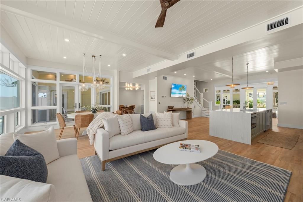 Dining room, Interior, Living room, Pendant Lights, Recessed Lighting, Wood Texture Flooring