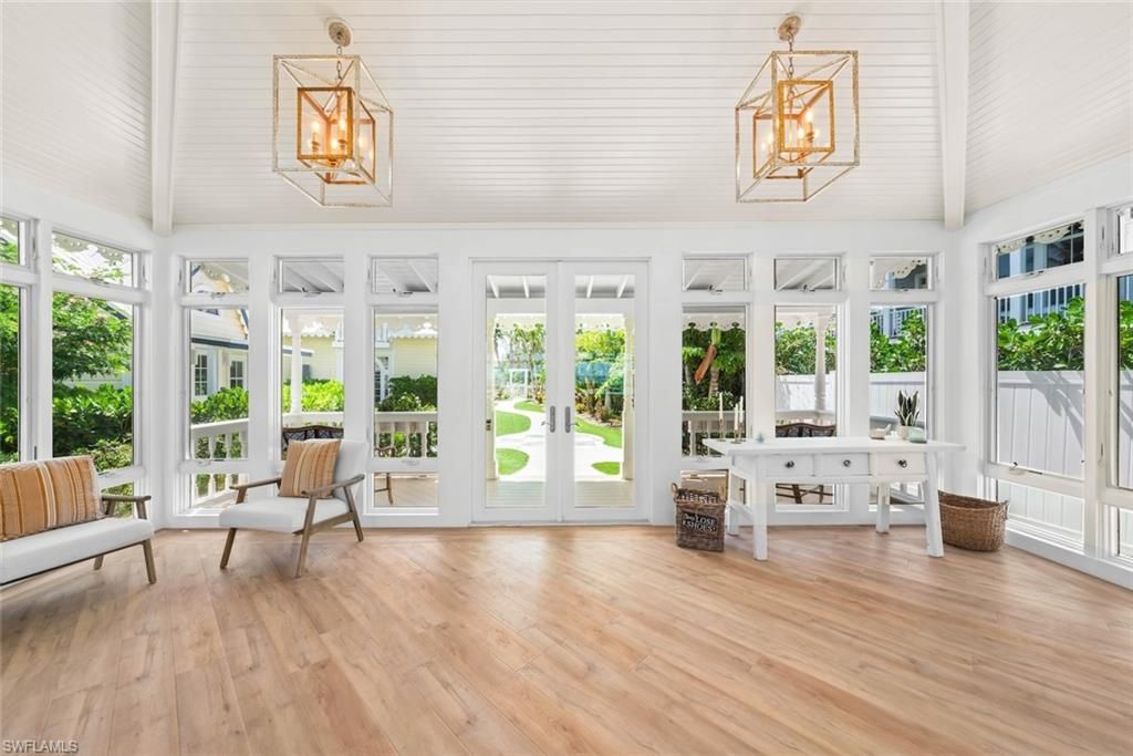 Interior, Pendant Lights, Sun Room, Wood Texture Flooring