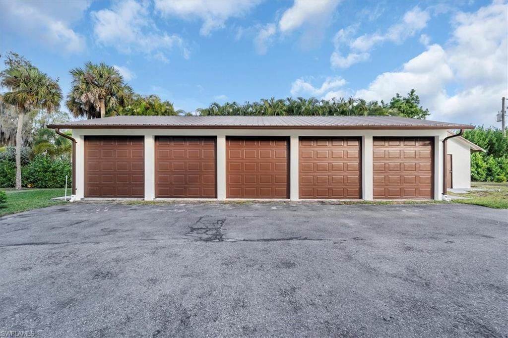 Detached Garage, Exterior