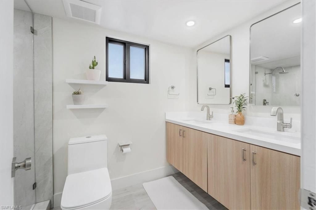 Bathroom, Dual Sink Vanities, Interior, Recessed Lighting
