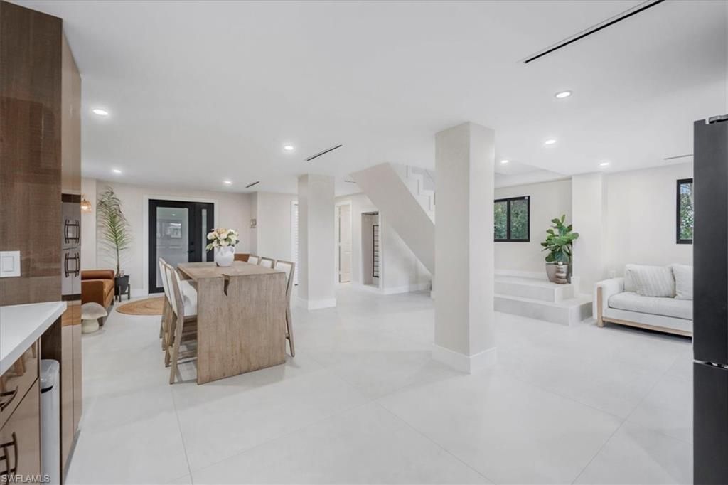 Dining room, Interior, Recessed Lighting