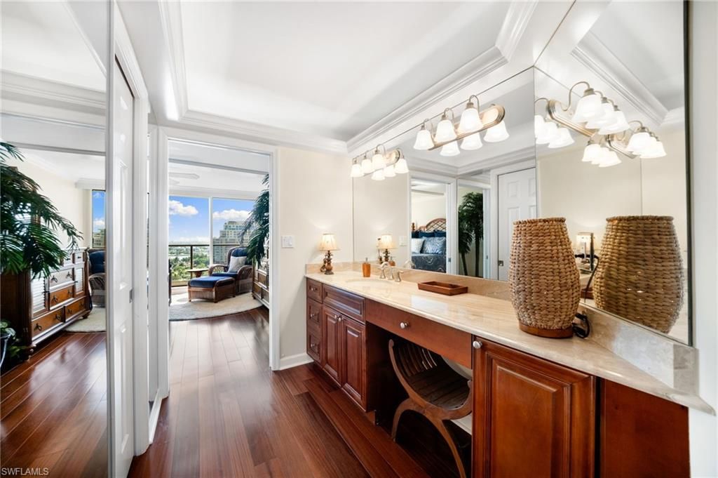 Bathroom, Interior, Recessed Lighting, Wood Texture Flooring