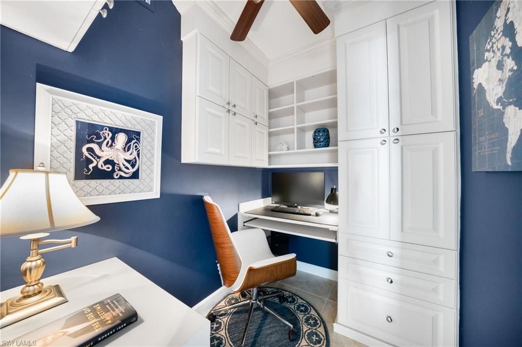 Home Office, Interior