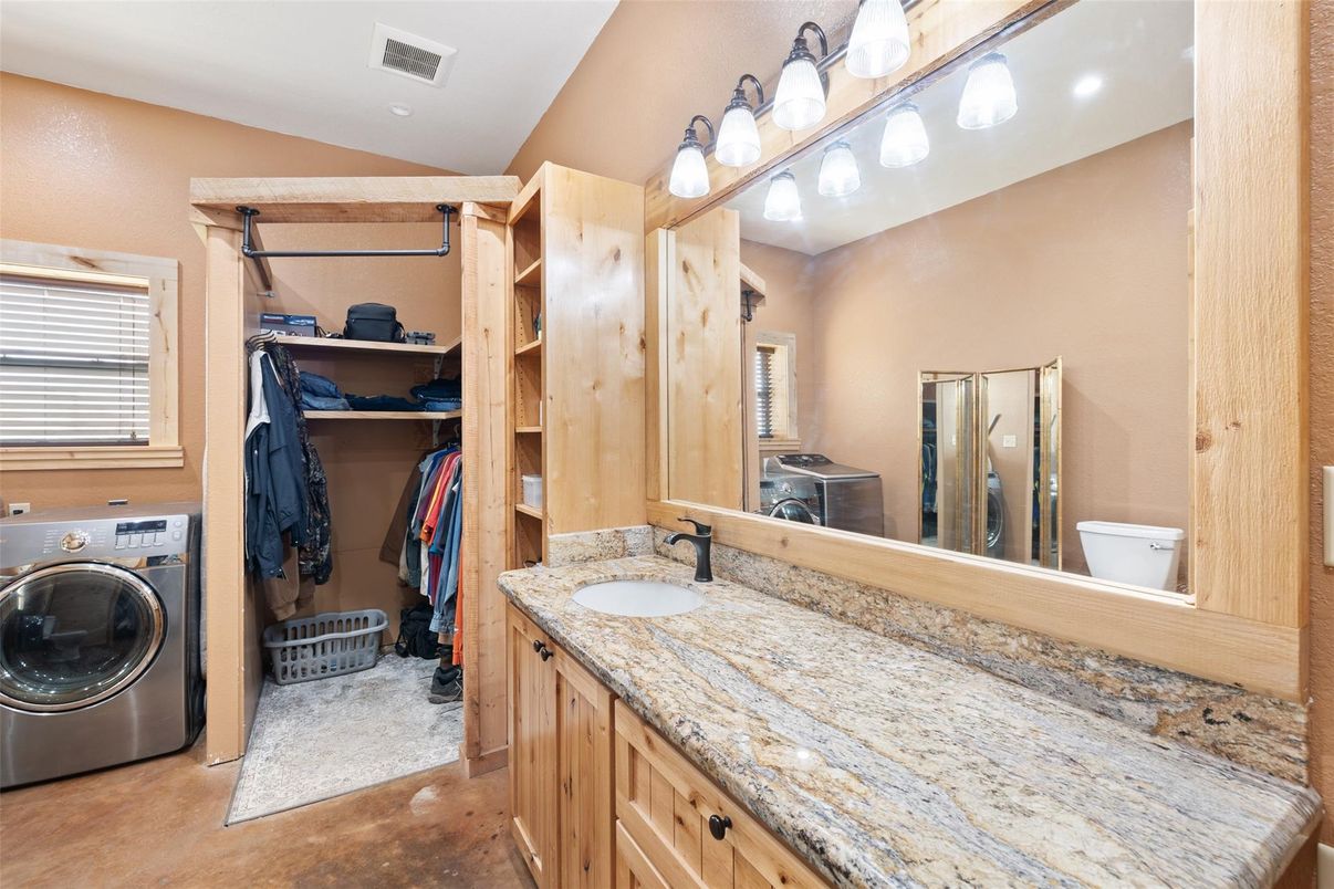 Bathroom, Interior, Recessed Lighting, Washer