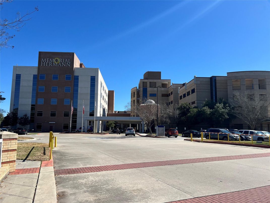 Exterior, Facade, Highrise