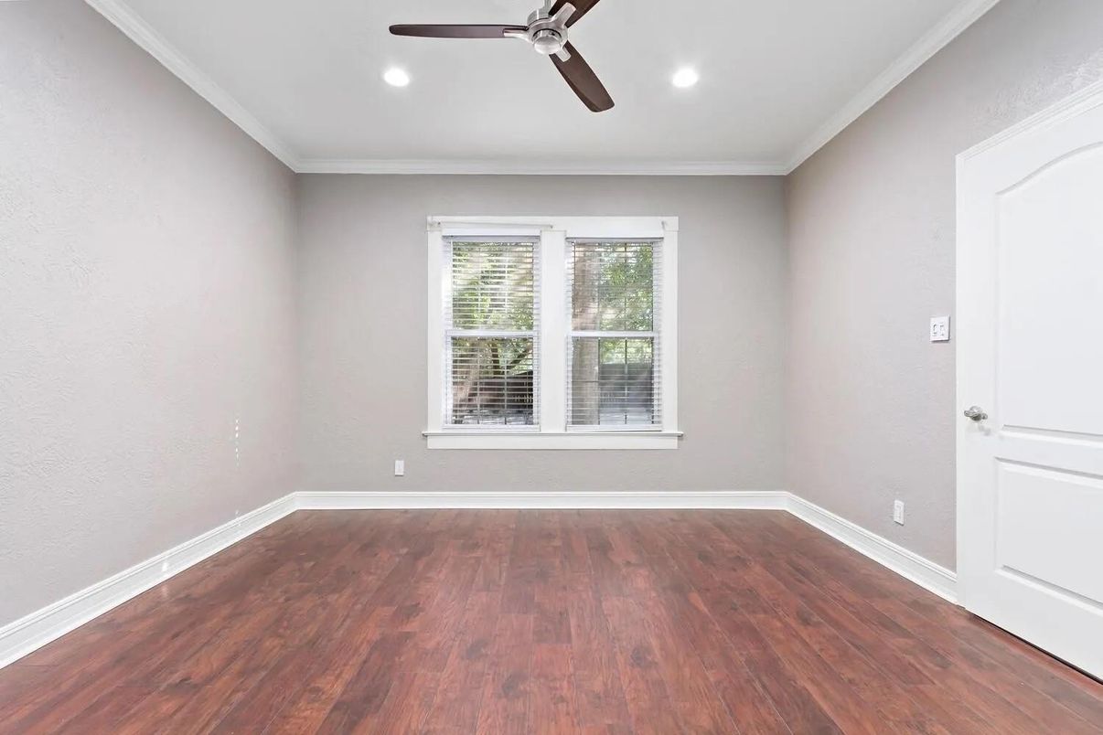 Empty room, Interior, Recessed Lighting, Wood Texture Flooring