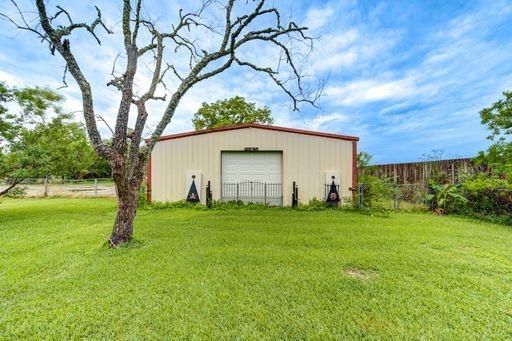 Backyard, Detached Garage, Exterior