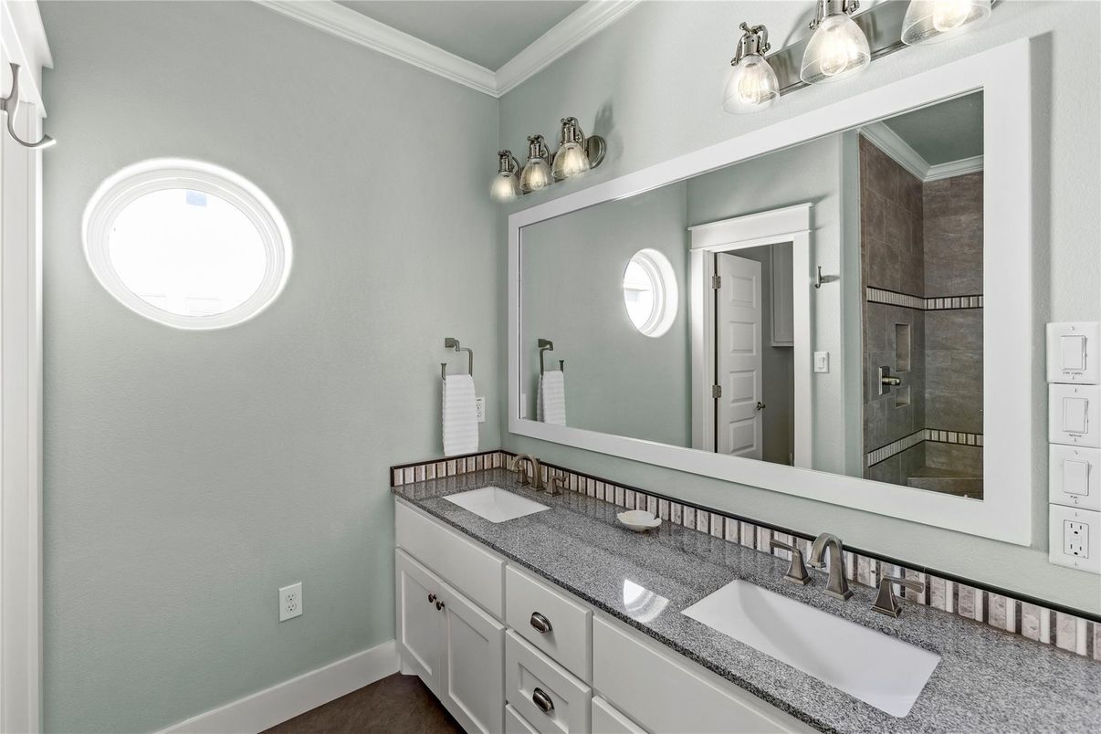 Bathroom, Dual Sink Vanities, Interior