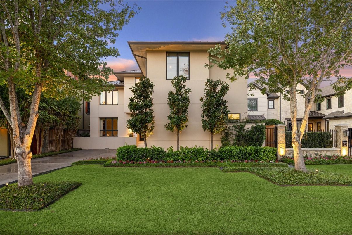 Backyard, Exterior, Facade, Mediterranean