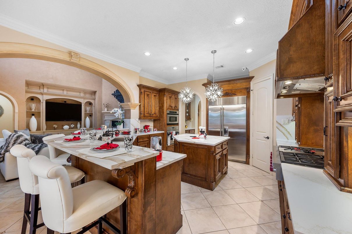 Chandelier, Interior, Kitchen, Recessed Lighting, Stainless Steel Appliances