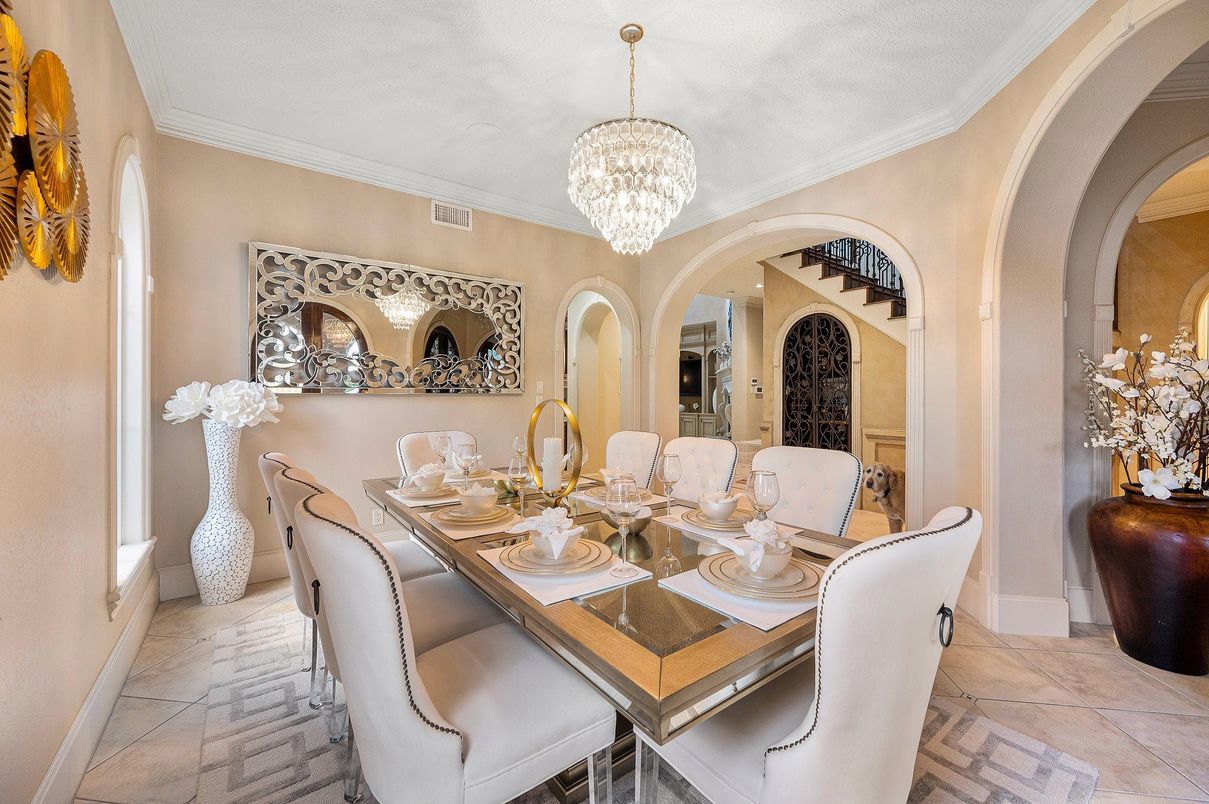 Chandelier, Dining room, Interior