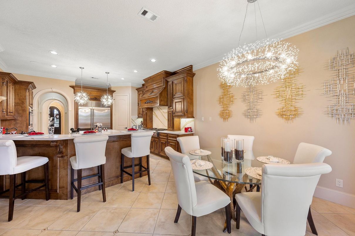 Chandelier, Dining room, Interior, Kitchen, Pendant Lights, Recessed Lighting, Stainless Steel Appliances