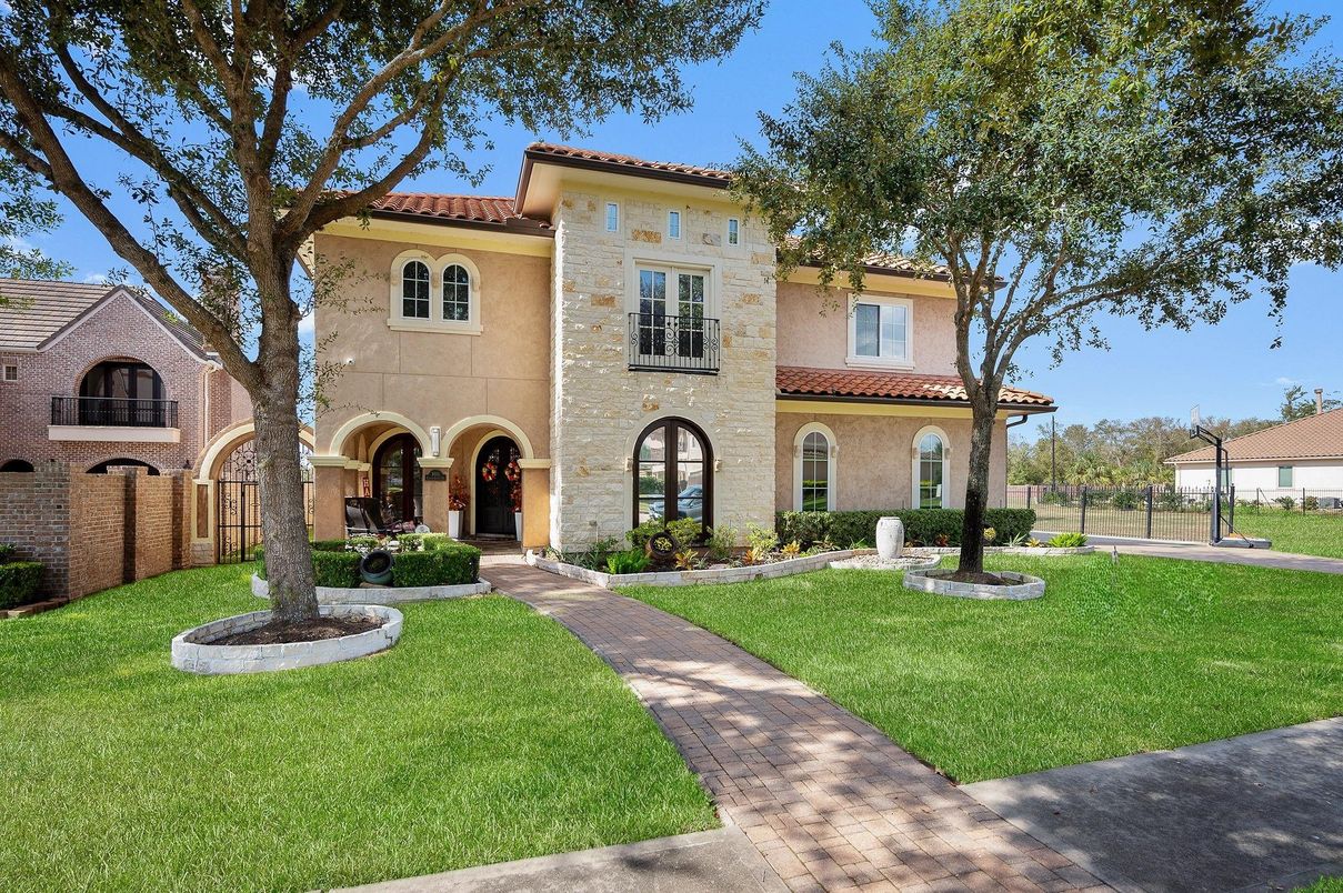 Backyard, Exterior, Facade, Mediterranean