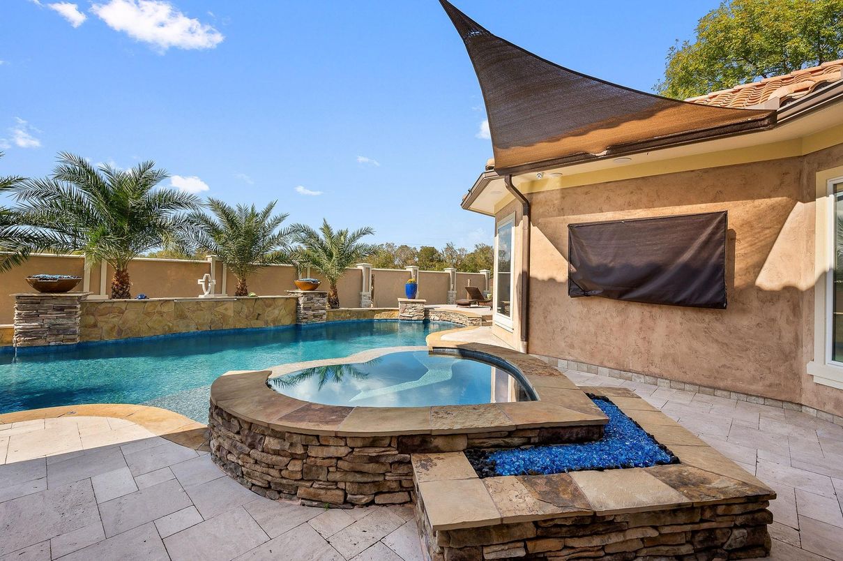 Exterior, Pool