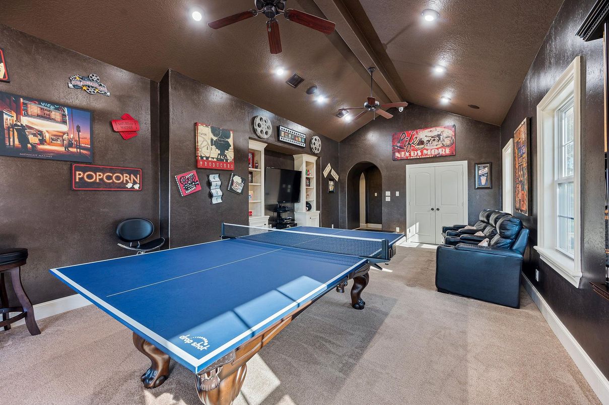 Game Room, Interior, Recessed Lighting