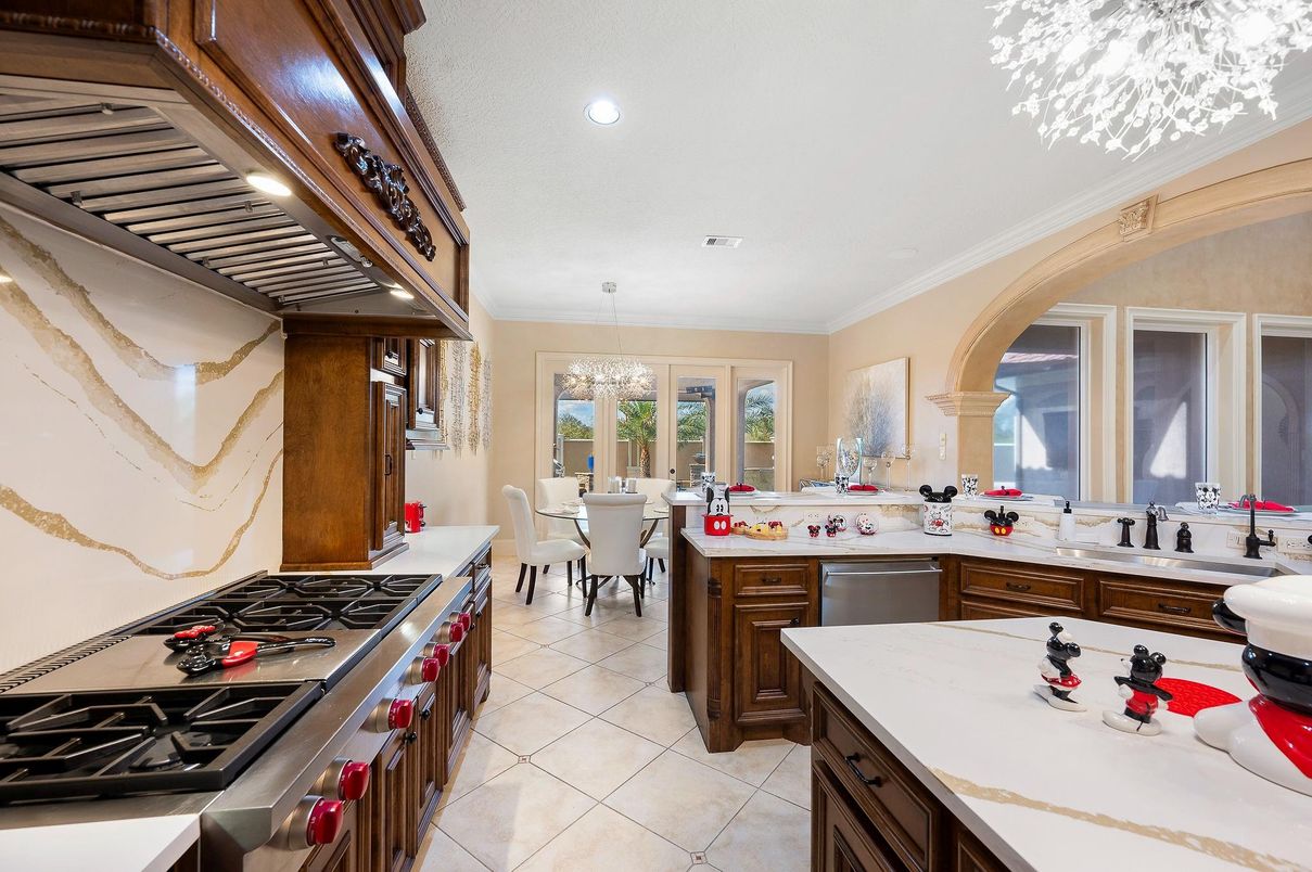 Chandelier, Dining room, Interior, Kitchen, Recessed Lighting, Stainless Steel Appliances