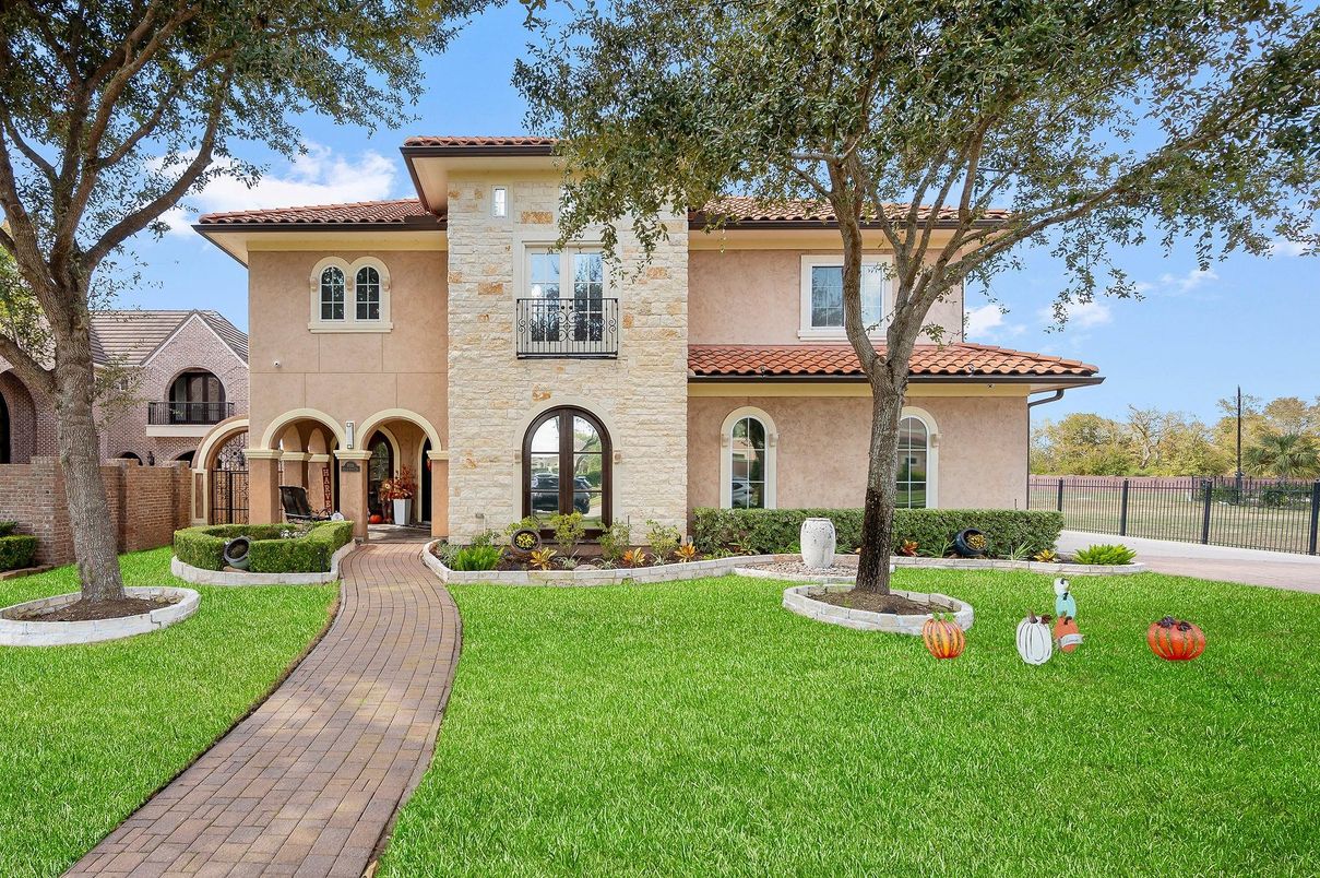 Backyard, Exterior, Facade, Mediterranean