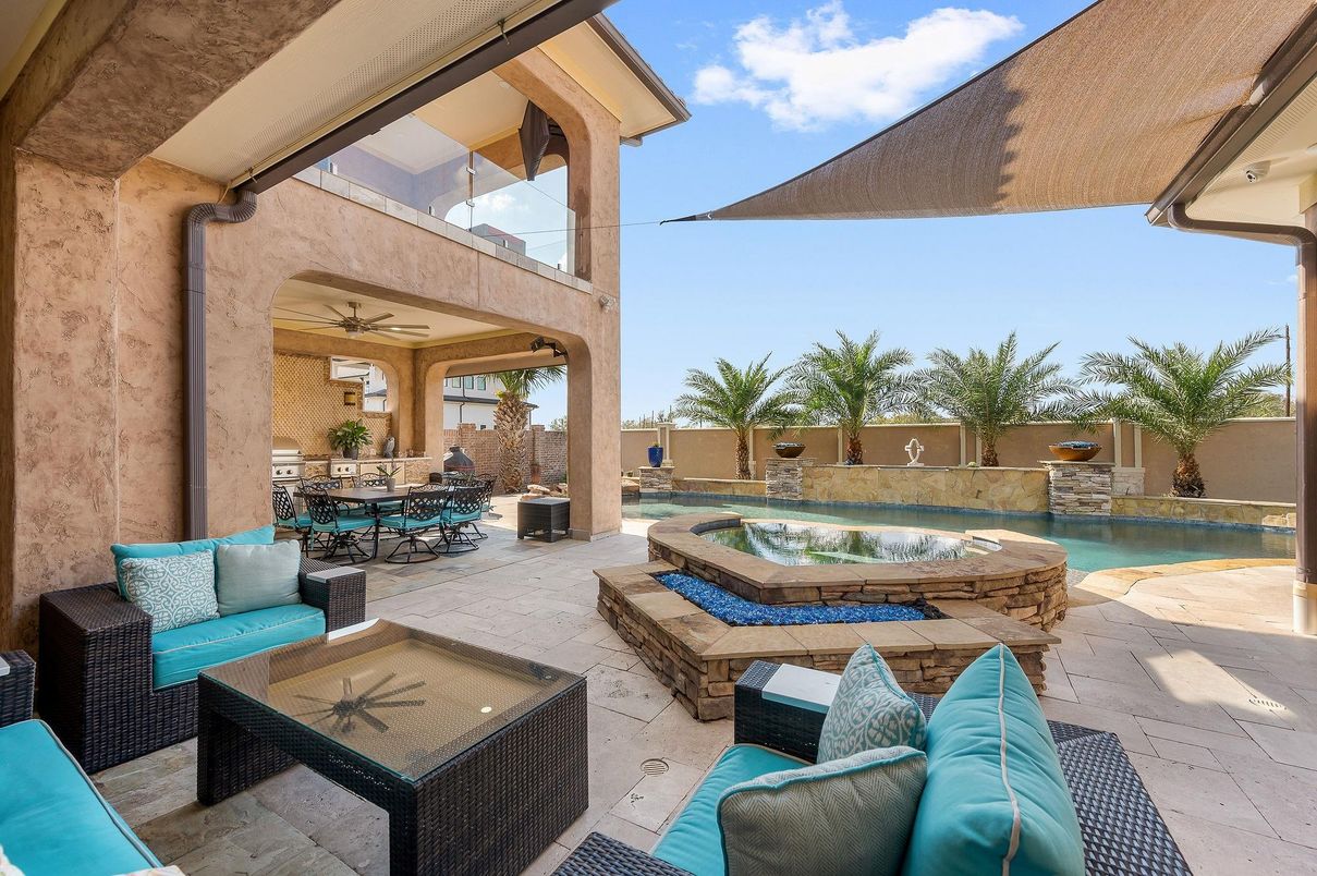 Exterior, Pool