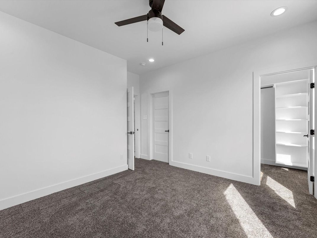 Empty room, Interior, Recessed Lighting