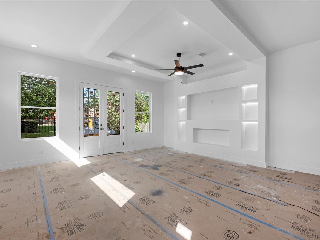 Empty room, Interior, Recessed Lighting