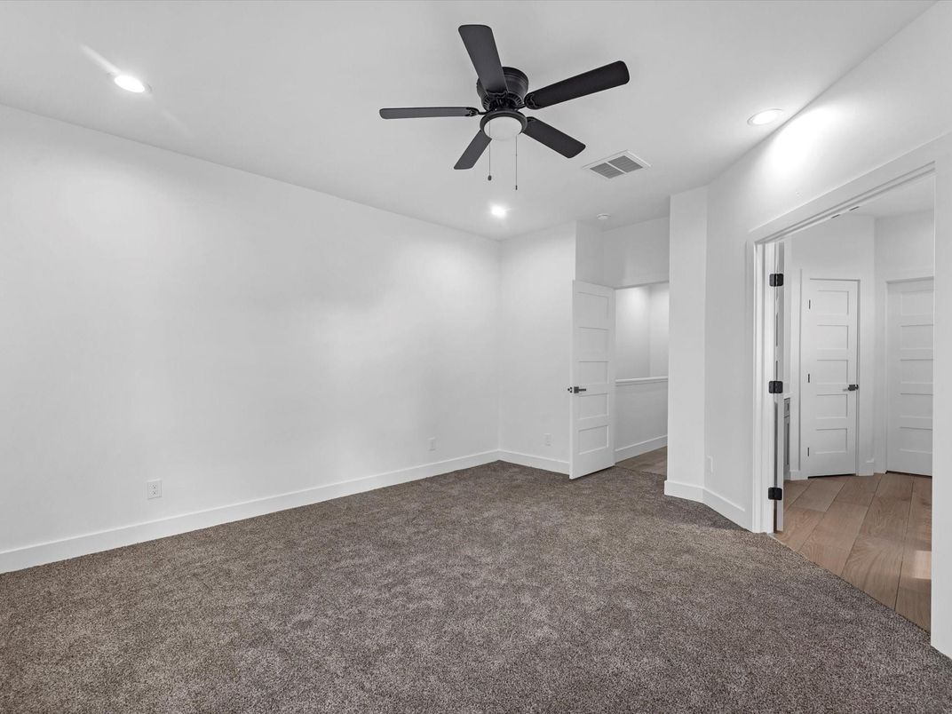 Empty room, Interior, Recessed Lighting