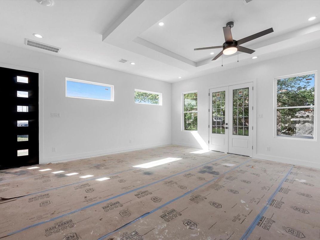 Empty room, Interior, Recessed Lighting