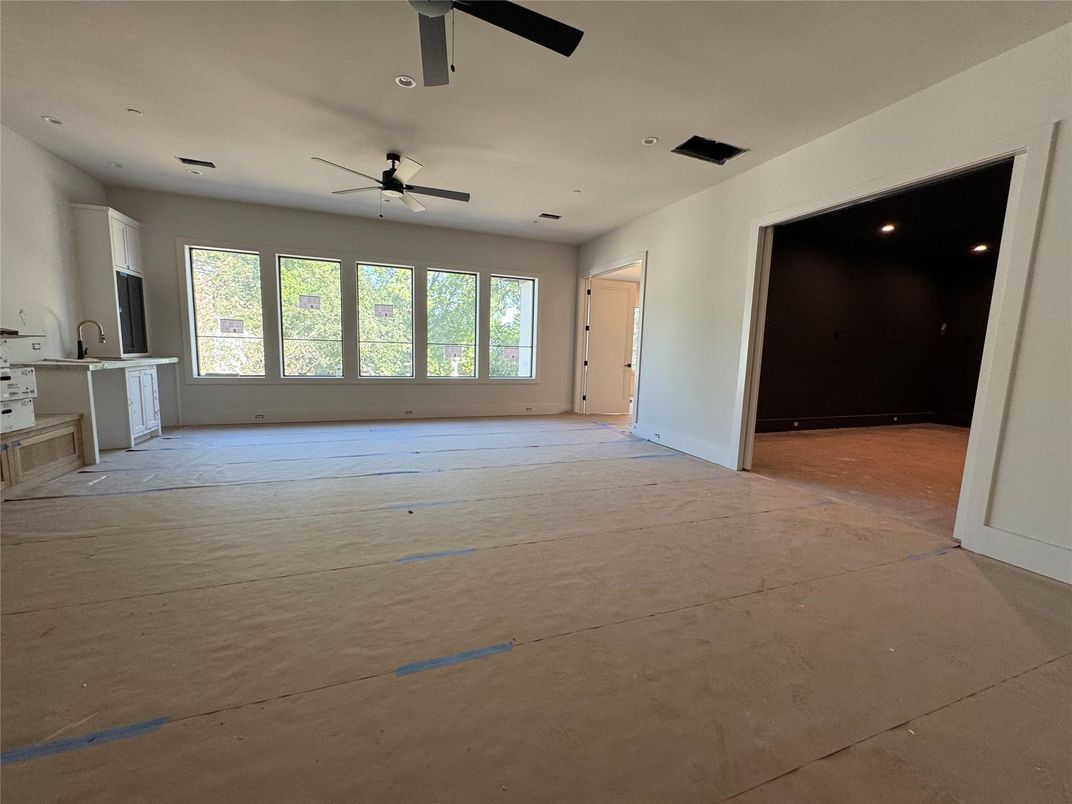 Empty room, Interior, Recessed Lighting