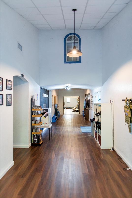 Interior, Pendant Lights, Wood Texture Flooring