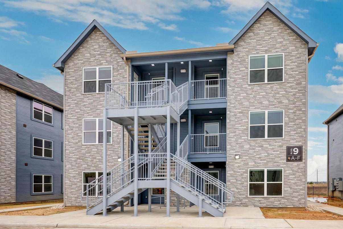 Exterior, Facade, Rowhouse