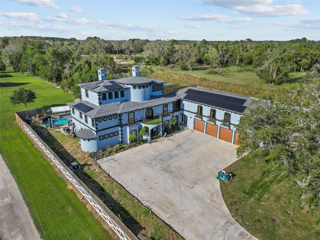 Exterior, Drone