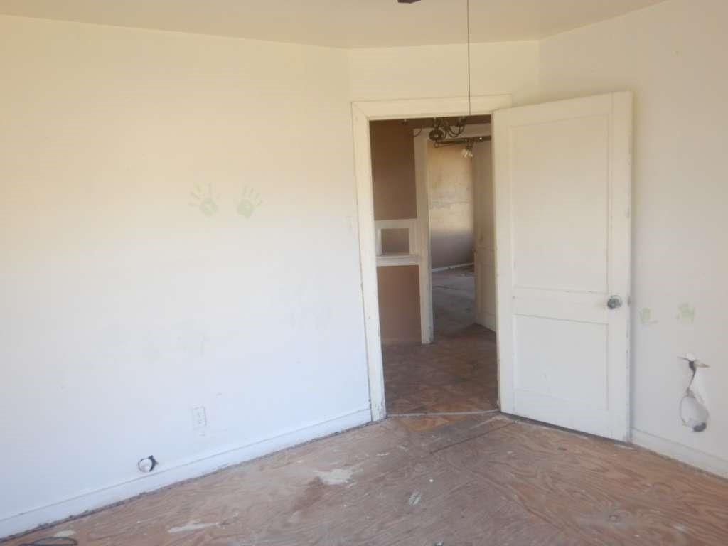 Empty room, Interior