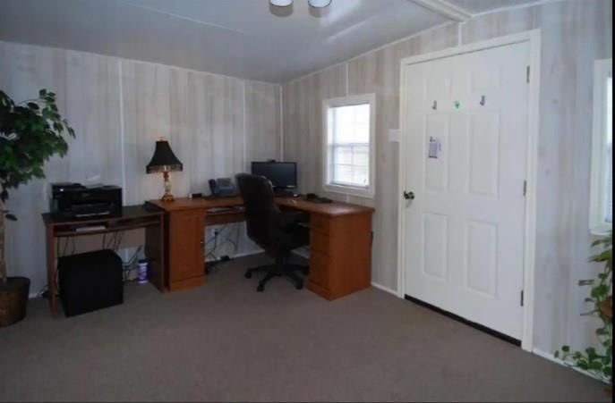 Home Office, Interior