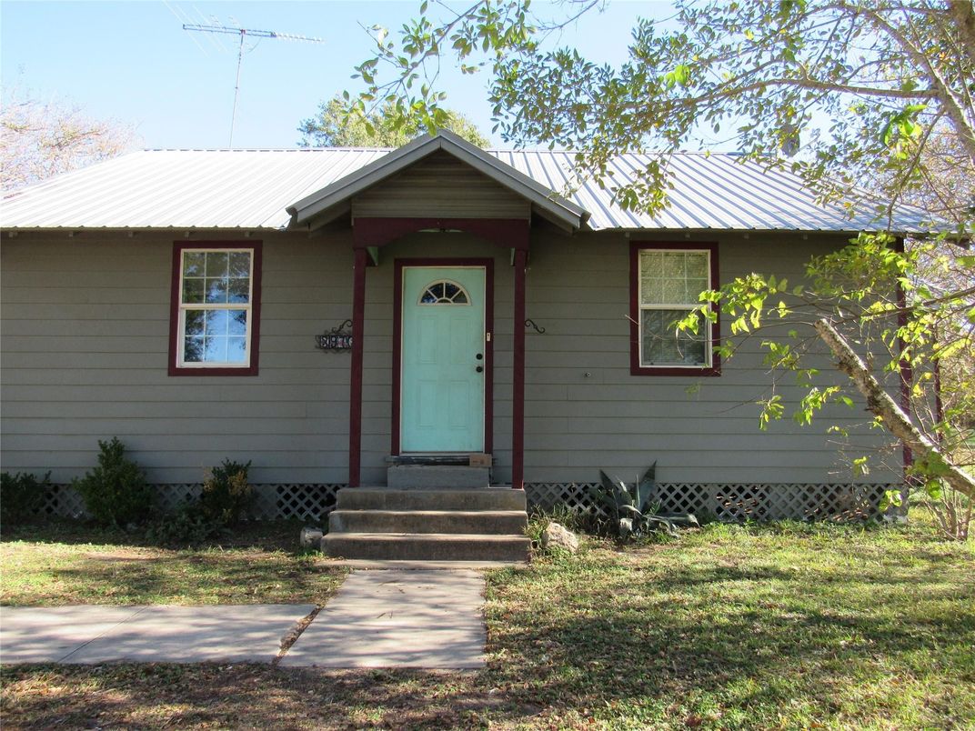 Exterior, Facade, None